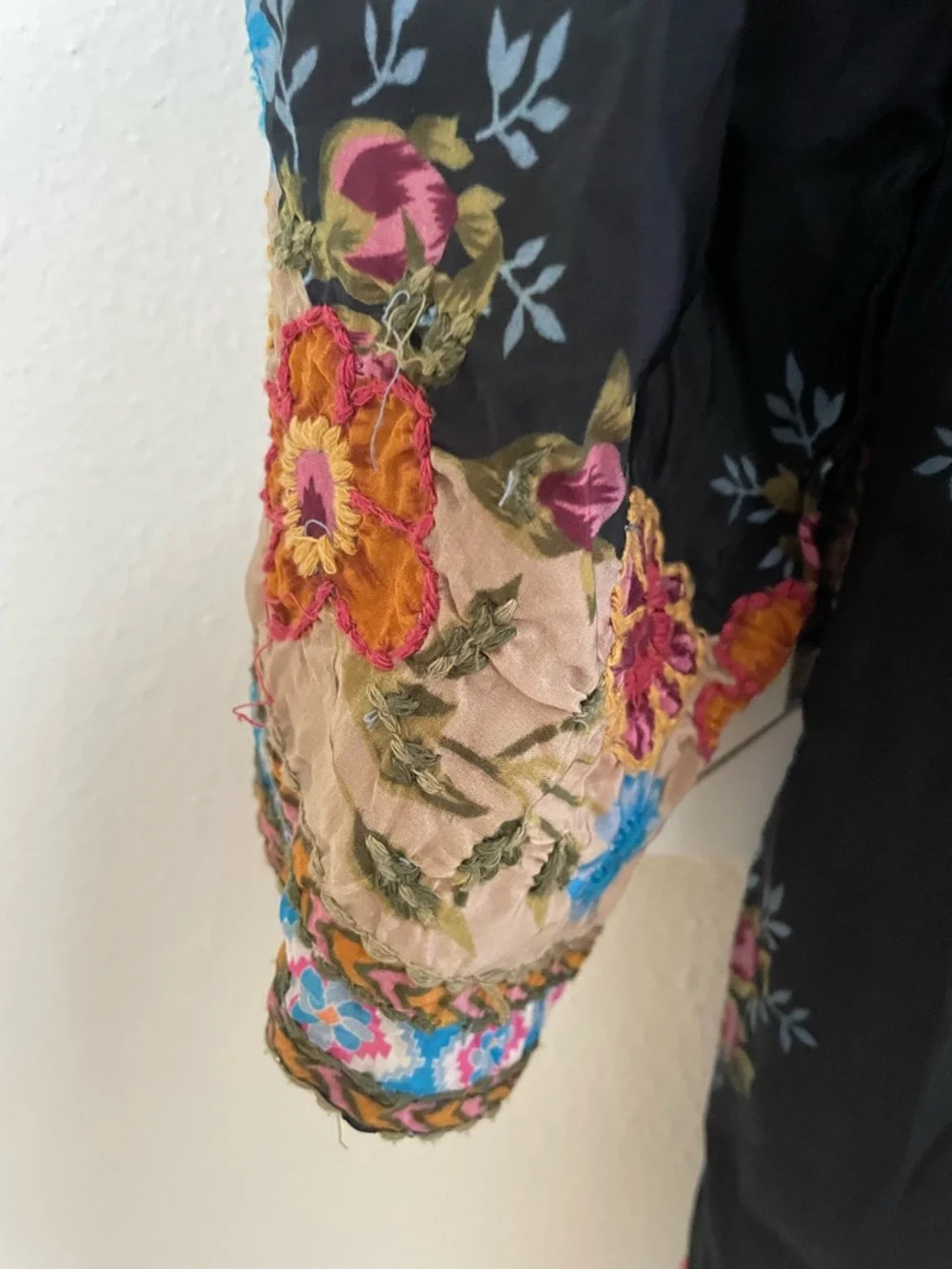 Sundance Tolani Vegan Silk Cupro Floral Embroidered Boho Blouse Top Small